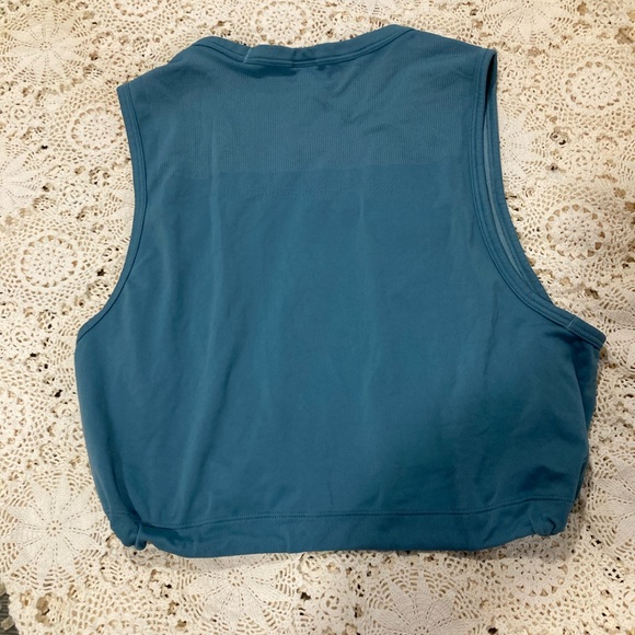 GYMSHARK little work out tank. Ladies size medium. - Picture 3 of 8